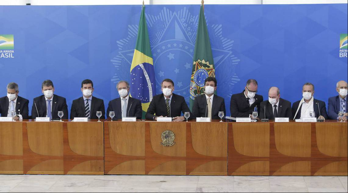 Bolsonaro e ministros fizeram coletiva de imprensa no Planalto usando máscaras descartáveis - DIDA SAMPAIO/ESTADÃO CONTEÚDO