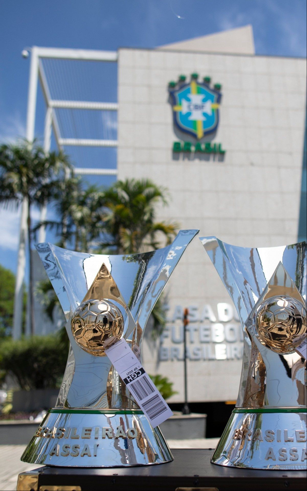 As taças do Campeonato Brasileiro irão para Morumbi e Beira-Rio - Divulgação/CBF