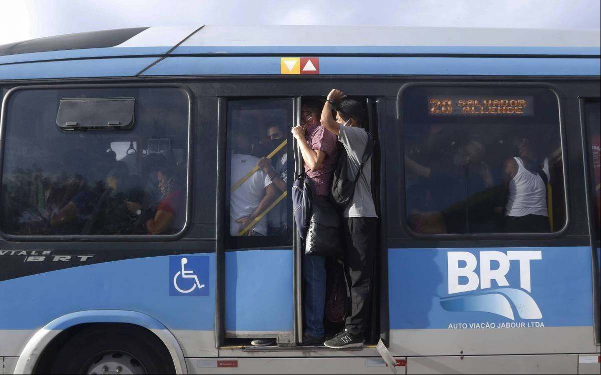 Movimentação no BRT, na Zona Oeste do Rio. Na foto, veículo saindo da estação Magarça Movimentação no BRT, na Zona Oeste do Rio. Na foto, veículo saindo da estação Magarça