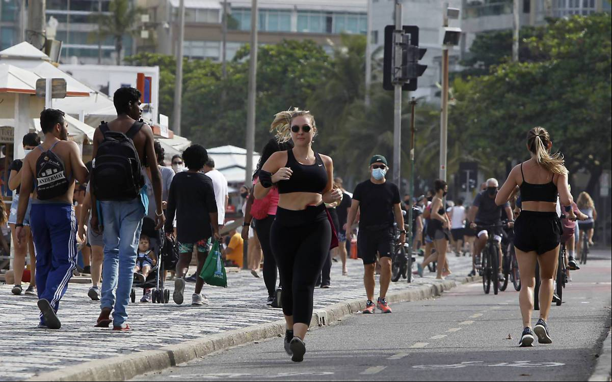 Especialistas entendem revogação do uso de máscaras como risco para a população Especialistas entendem revogação do uso de máscaras como risco para a população