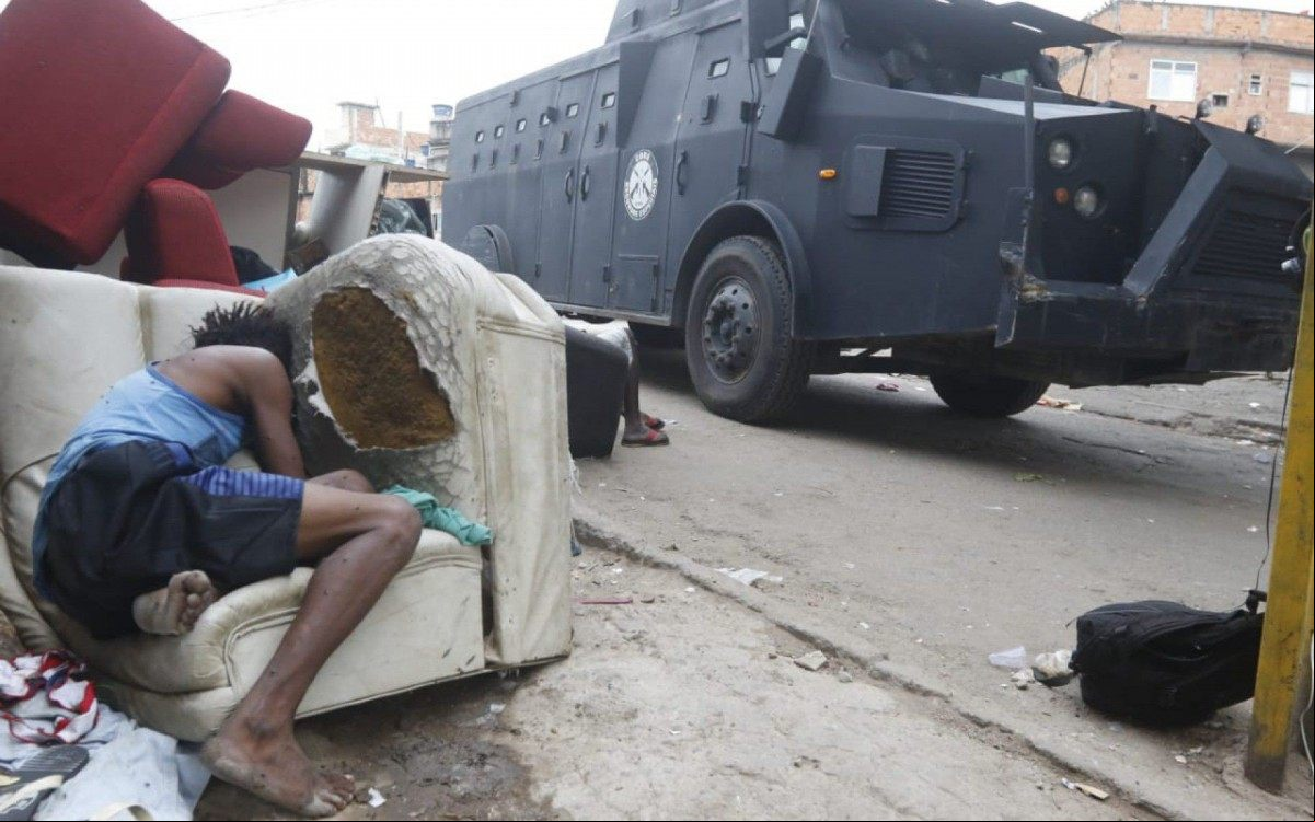 Criminosos atacam pr&eacute;dio em constru&ccedil;&atilde;o com tiros e granadas na Zona Norte do Rio - Reginaldo Pimenta / Ag&ecirc;ncia O Dia