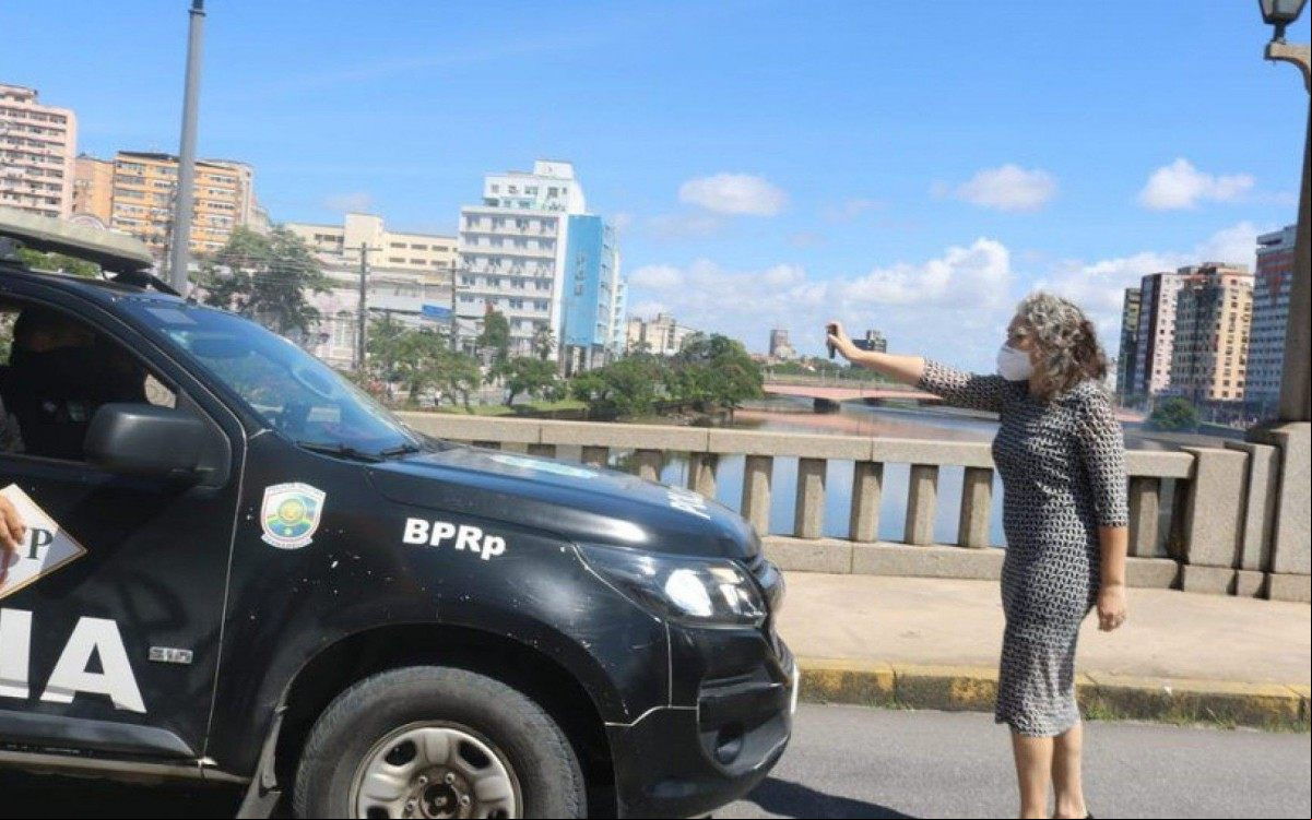 Vereadora do PT agredida em ato contra Bolsonaro diz que policiais foram 'covardes' Vereadora do PT agredida em ato contra Bolsonaro diz que policiais foram 'covardes'