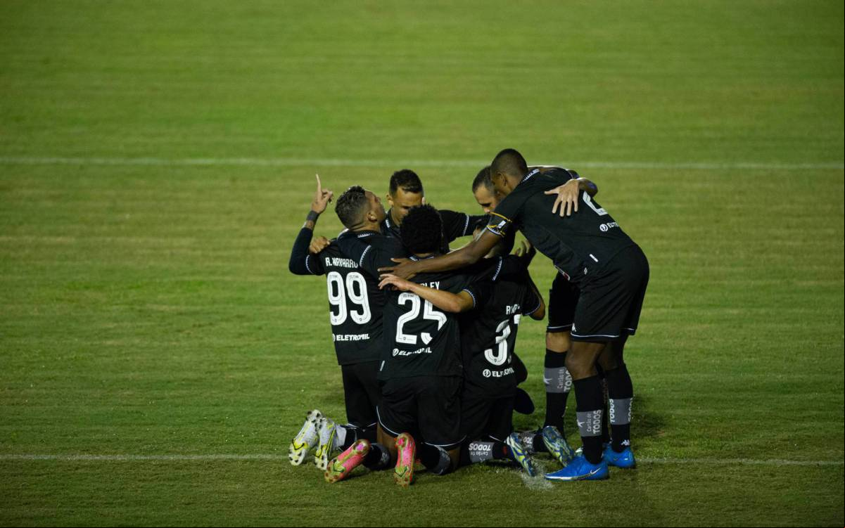 PR - BRASILEIRO B 2021, LONDRINA X BOTAFOGO - ESPORTES - BRASILEIRO B 2021, LONDRINA X BOTAFOGO - Rafael Navarro jogador do Londrina comemora seu gol com jogadores do seu time durante partida contra o Botafogo no estádio Do Café pelo campeonato Brasileiro B 2021. 17/06/2021 - Foto: MARCOS ZANUTTO/AGIF - AGÊNCIA DE FOTOGRAFIA/AGIF - AGÊNCIA DE FOTOGRAFIA/ESTADÃO CONTEÚDO
      Country - MARCOS ZANUTTO