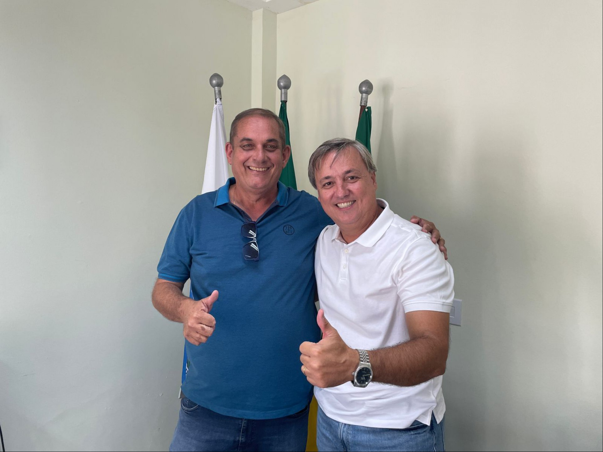 Alexandre Martins recebeu o carinho do amigo e secretário de Serviços Públicos, Marcão Valerius: "Mais que um amigo. Ele é meu irmão", disse - Rede social