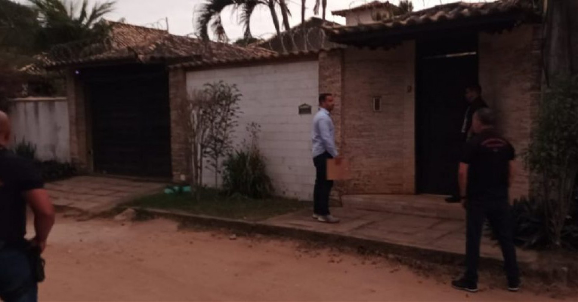 Na operação, foram apreendidos aparelhos celulares e documentos variados que possam auxiliar nas investigações. - Divulgação/ MP