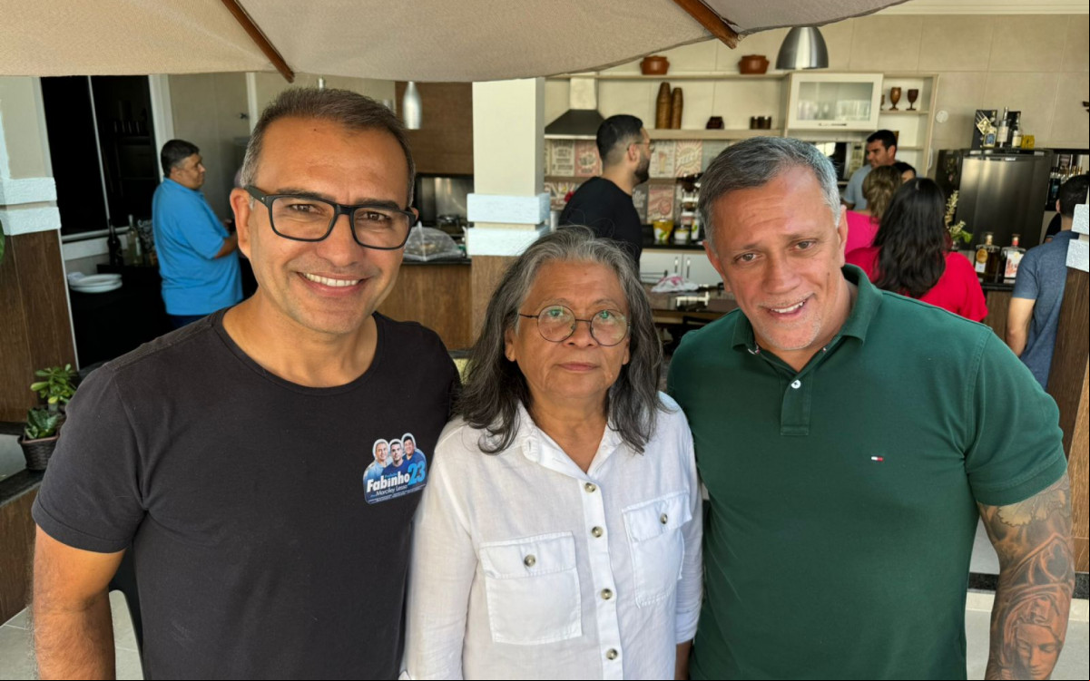 Da esquerda para a direita: Prefeito Vantoil Martins, Marlene Mattos e Júlio Alves - Renata Cristiane