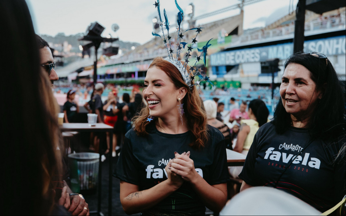 Gabriela e convidados na frisa do camarote - Paulinne Carvalho - Camarote Favela