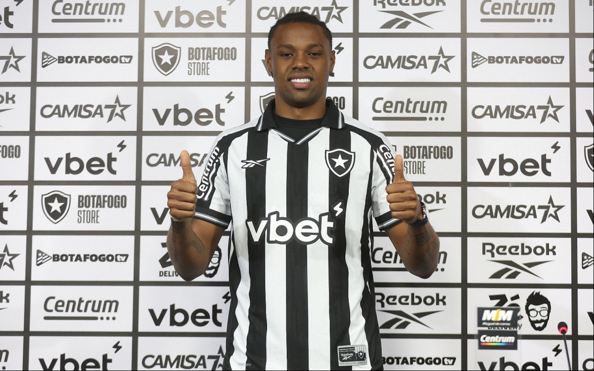 Kaio Pantaleão foi apresentado como reforço do Botafogo - Vitor Silva / Botafogo