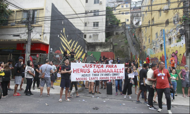 Pai de jovem morto em festa junina cobra explicações: 'De onde partiu o tiro?' Pai de jovem morto em festa junina cobra explicações: 'De onde partiu o tiro?'
